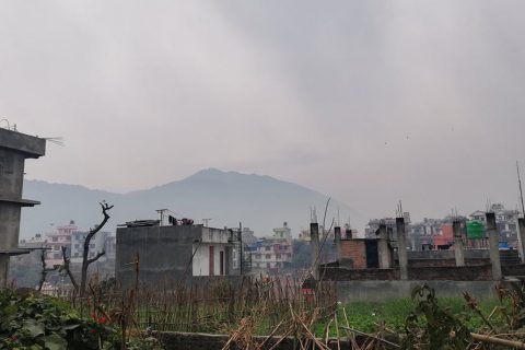काठमाडौंमा बायुप्रदुषण उच्च बनेपछि स्वास्थ्य मन्त्रालयले भन्यो : घरबाहिर ननिस्कौं