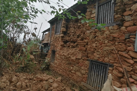 धादिङ्गमा लगातार भूकम्पको धक्का : केही घरमा सामान्य क्षति